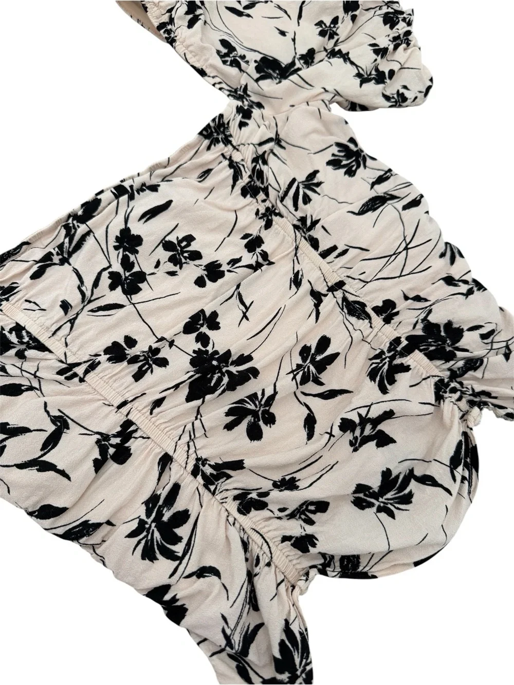 ASTR the Label Smocked Ruched Puff Sleeve Floral Black & Cream Blouse, Medium